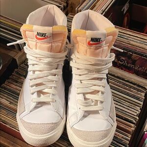 Nike Women's White and black mid’ 77 High-Top Sneakers! Worn once